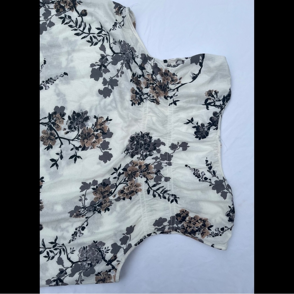 Black and Cream Floral Blouse - Picture 13 of 14